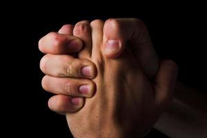 mains en prière - concept de religion photo