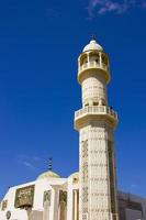 mosquée avec beau ciel bleu
