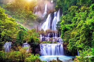 cascade de thi lo su la plus grande cascade de thaïlande photo