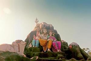 statue de seigneur shiva-parvati avec ganesha