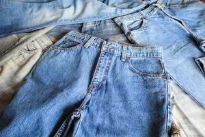 beaucoup de fond de jeans bleu denim photo