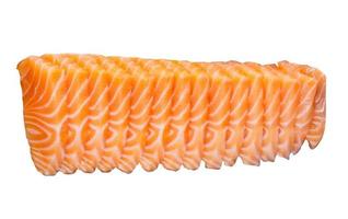 Filet de sashimi de tranche de saumon cru frais isolé sur fond blanc photo