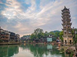 vue panoramique de la vieille ville de fenghuang .l'ancienne ville de phoenix ou le comté de fenghuang est un comté de la province du hunan, en chine photo