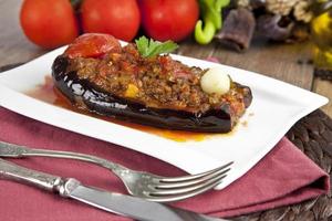 Farine d'aubergine traditionnelle turque aubergine - karniyarik (ventre déchiré)