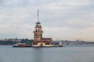 tour de la jeune fille à istanbul photo