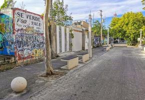 playa del carmen quintana roo mexique 2022 rue piétonne typique peintures murales paysage urbain playa del carmen mexique. photo