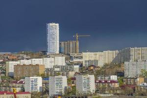 paysage urbain avec des bâtiments modernes. vladivostok russie photo