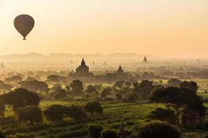 Bagan sunrise photo