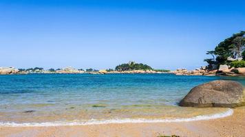 vue sur saint-guirec plage de perros-guirec photo