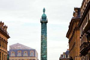 colonne vendôme sur la place vendôme à paris photo