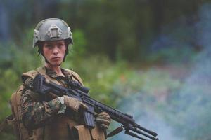 soldats militaires dans le champ photo