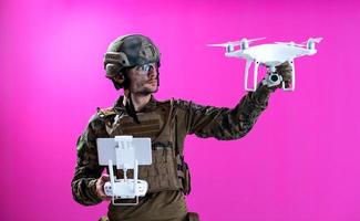 technicien pilote de drone militaire photo