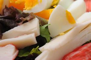 salade de fruits de mer garniture de crabe japonais photo