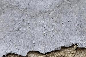 vue rapprochée détaillée sur les murs en béton vieilli avec des fissures et beaucoup de structure photo