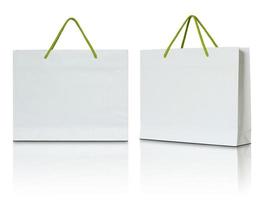 Sac shopping en papier blanc sur fond blanc photo