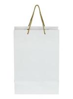 sac en papier blanc isolé sur blanc avec chemin de détourage pour maquette photo