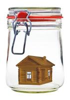 maison en bois dans un bocal en verre photo