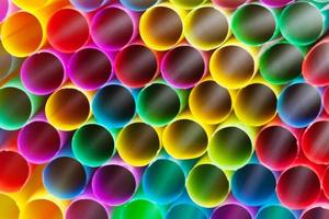 Pailles en plastique multicolores close up photo