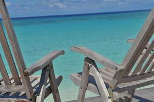 chaises de plage tropicales photo