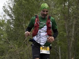 cantalupo ligure, italie - 15 mai 2021 - porte en pierre porte di pietra trial running marathon photo