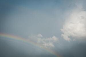 arc-en-ciel dans les nuages photo