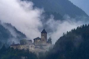 burg taufers château historique médiévale photo