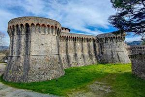 sarzana château forteresse mur de pierre photo
