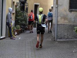 cantalupo ligure, italie - 15 mai 2021 - porte en pierre porte di pietra trial running marathon photo