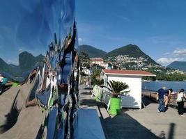 lugano, suisse - 23 juin 2019 - vue sur le paysage urbain de lugano depuis le lac plein de monde photo