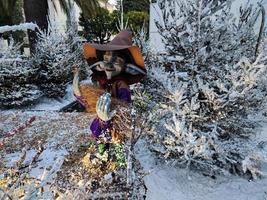 menton, france - 11 décembre 2021 - village du père noël ouvert pour noël photo