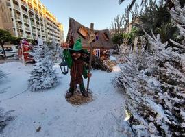 menton, france - 11 décembre 2021 - village du père noël ouvert pour noël photo