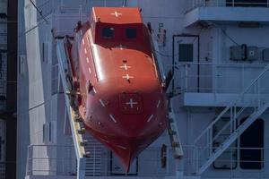 Conteneur-citerne cargo navire canot de sauvetage rouge détail photo