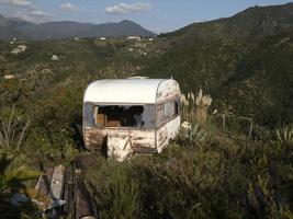 vieux camping-car abandonné photo