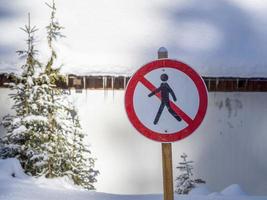 pas de passage en raquettes sur les dolomites panorama de neige val badia armentarola photo