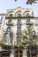 Façade d'un immeuble de style modernismo à Gracia, Barcelone, Espagne, Europe