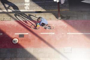 bilbao, vizcaya, espagne, 2022-cycliste dans la rue photo