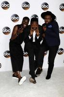 los angeles, 6 août - bernard david jones, brandon micheal hall, marcel spears à la soirée abc tca été 2017 à l'hôtel beverly hilton le 6 août 2017 à beverly hills, ca photo