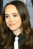 los angeles, 12 février - ellen page à la première de l'académie parapluie à l'arclight hollywood le 12 février 2019 à los angeles, ca photo