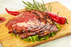 collation de viande de cou de porc séchée photo