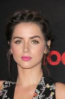 los angeles, oct 7 - ana de armas au knock knock los angeles premiere au tcl chinese 6 theatres le 7 octobre 2015 à los angeles, ca photo