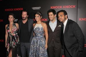 los angeles, 7 oct - ana de armas, keanu reeves, lorenza izzo, eli roth inconnu à la première de los angeles au tcl chinese 6 theatres le 7 octobre 2015 à los angeles, ca photo