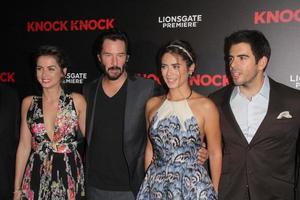 los angeles, 7 oct - ana de armas, keanu reeves, lorenza izzo, eli roth à la première de knock knock los angeles au tcl chinese 6 theatres le 7 octobre 2015 à los angeles, ca photo