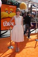 Los angeles, 19 février - taylor swift arrive à la première de lorax à l'amphithéâtre gibson le 19 février 2012 à los angeles, ca photo