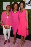 los angeles, 4 juin - dolores robinson, holly robinson peete, invitée au gala des prix des femmes d'excellence 2016 à l'hôtel beverly hilton le 4 juin 2016 à beverly hills, ca photo