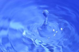 formes abstraites de l'eau. image pour un fond fait d'eau. photo