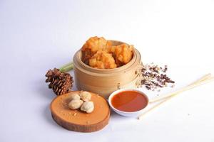 cuisine chinoise ekado avec une sauce délicieuse et épicée photo