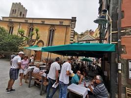 monterosso al mare, italie - 8 juin 2019 - le village pittoresque de cinque terre italie regorge de touristes photo