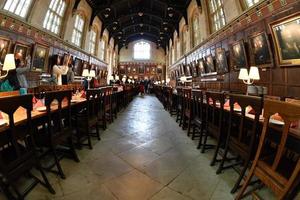 Oxford, Angleterre - 15 juillet 2017 - les touristes dans la ville universitaire christ church photo