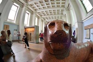 Londres, Angleterre - 15 juillet 2017 - British Museum plein de touristes photo