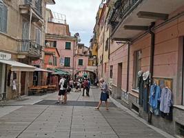 monterosso al mare, italie - 8 juin 2019 - le village pittoresque de cinque terre italie regorge de touristes photo